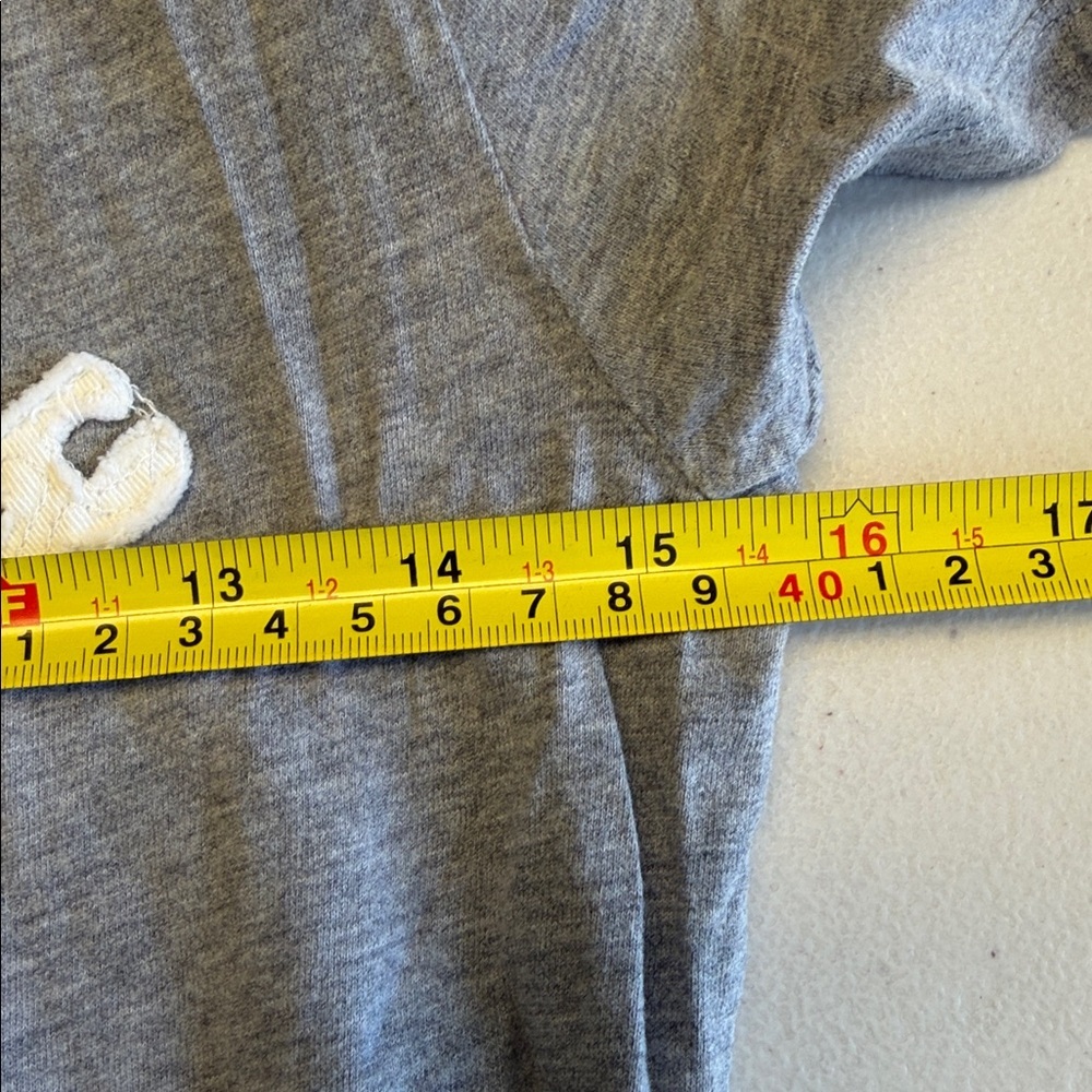 Y2K Hollister Graphic Tee - Picture 5 of 5
